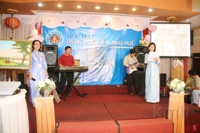 1__Bat_dau_chuong_trinh_hop_mat[1].....jpg